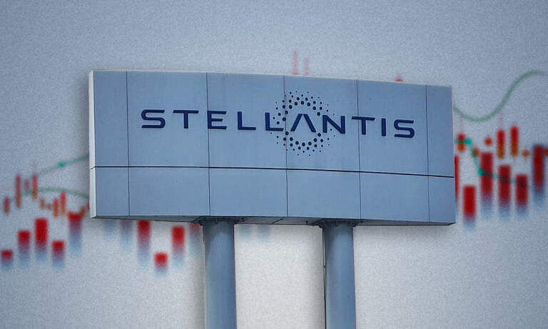 Acciones de Stellantis se desploman 25% tras anunciar reducciones en la producción de autos eléctricos