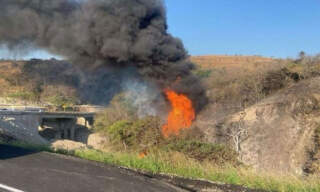 Explosión en ducto de Pemex en Oaxaca deja tres personas fallecidas