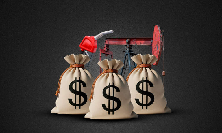 La caída del petróleo no baja la gasolina; gobierno gana y Pemex pierde