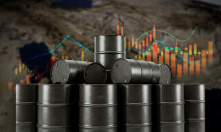 Petróleo sube más de 5% tras bloqueo del estrecho de Ormuz; Brent, en su mejor nivel desde julio de 2024