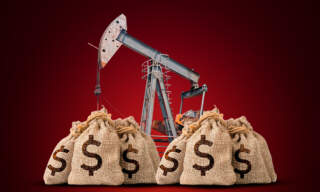 Petróleo supera los 100 dólares y se coloca en su mejor nivel desde 2022 ante el conflicto en Medio Oriente