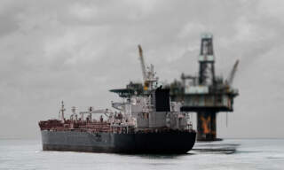 Marina detecta tres fuentes de derrame en el Golfo; buque responsable sigue sin aparecer