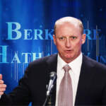 Greg Abel mete su propio dinero en Berkshire Hathaway: compra acciones por 15 mdd