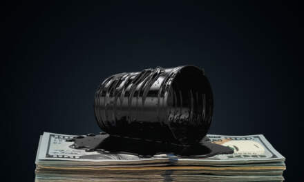 Petróleo toca los 100 dólares con impacto en inflación, tipo de cambio y Banxico