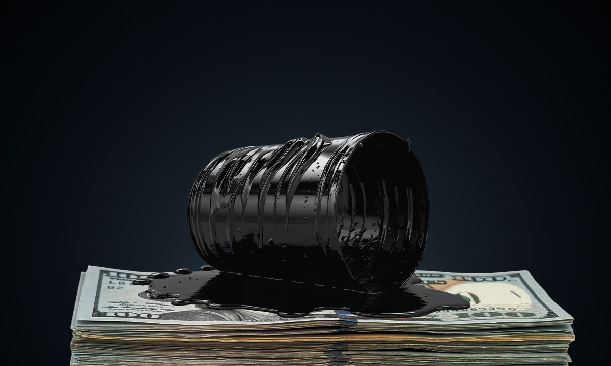 Petróleo toca los 100 dólares con impacto en inflación, tipo de cambio y Banxico