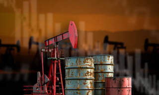 Precios del petróleo caen mientras Estados Unidos levanta sanciones a Rusia