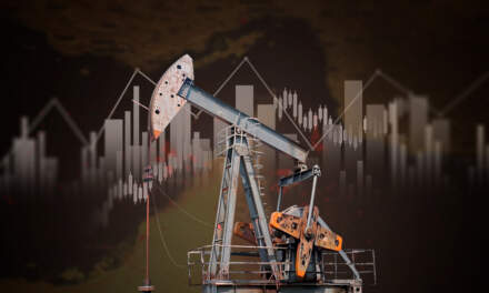 Petróleo se dispara más de 8% por ataques en el Estrecho de Ormuz y reducción en la producción