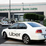 Uber vs taxis autorizados en el AICM: usuarios se topan con precios hasta 3 veces más altos