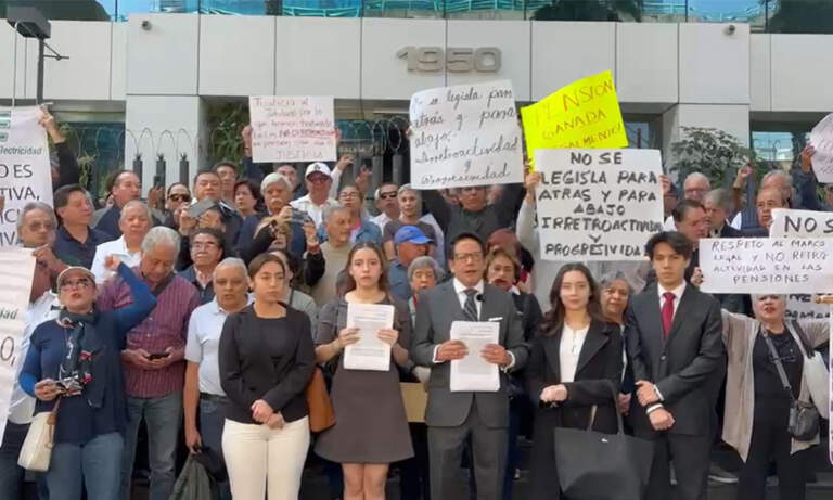 1,700 jubilados alistan demanda contra ley que recorta ‘pensiones doradas’