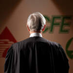 Jueces desechan primeros amparos contra tope a pensiones de 70,000 pesos