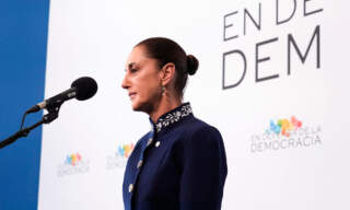 Claudia Sheinbaum rechaza intervención en Cuba durante Cumbre de la Democracia en Barcelona