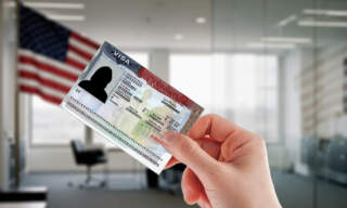 EU restringe visas a latinoamericanos vinculados con adversarios de Washington