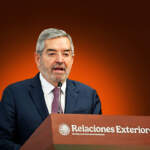 Juan Ramón de la Fuente deja la SRE; entra Roberto Velasco