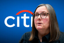 Andrea Gacki dejará FinCEN para incorporarse a Citibank como jefa global de sanciones, en un movimiento que refuerza el cumplimiento regulatorio del banco