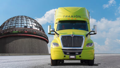 La oferta por Traxión contempla un precio estimado de 13.18 pesos por acción, lo que implica una prima superior al 20%