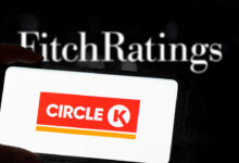 Circle K recibió una baja en su calificación por parte de Fitch Ratings