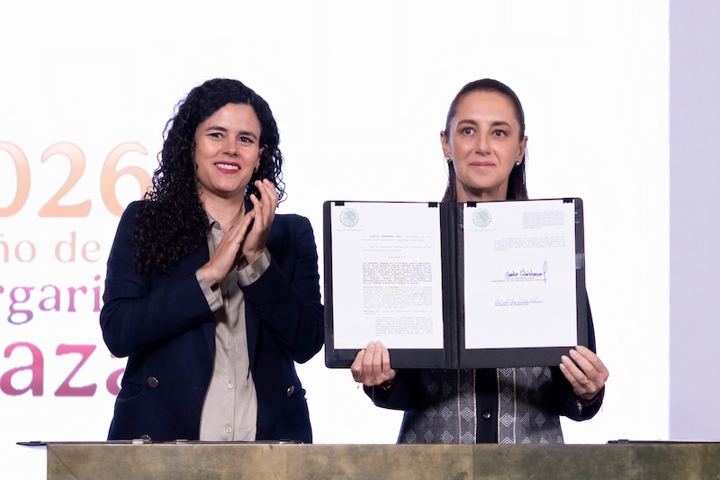 Claudia Sheinbaum promulga reforma: candidatos con doble nacionalidad deberán renunciar a ella para competir en 2028